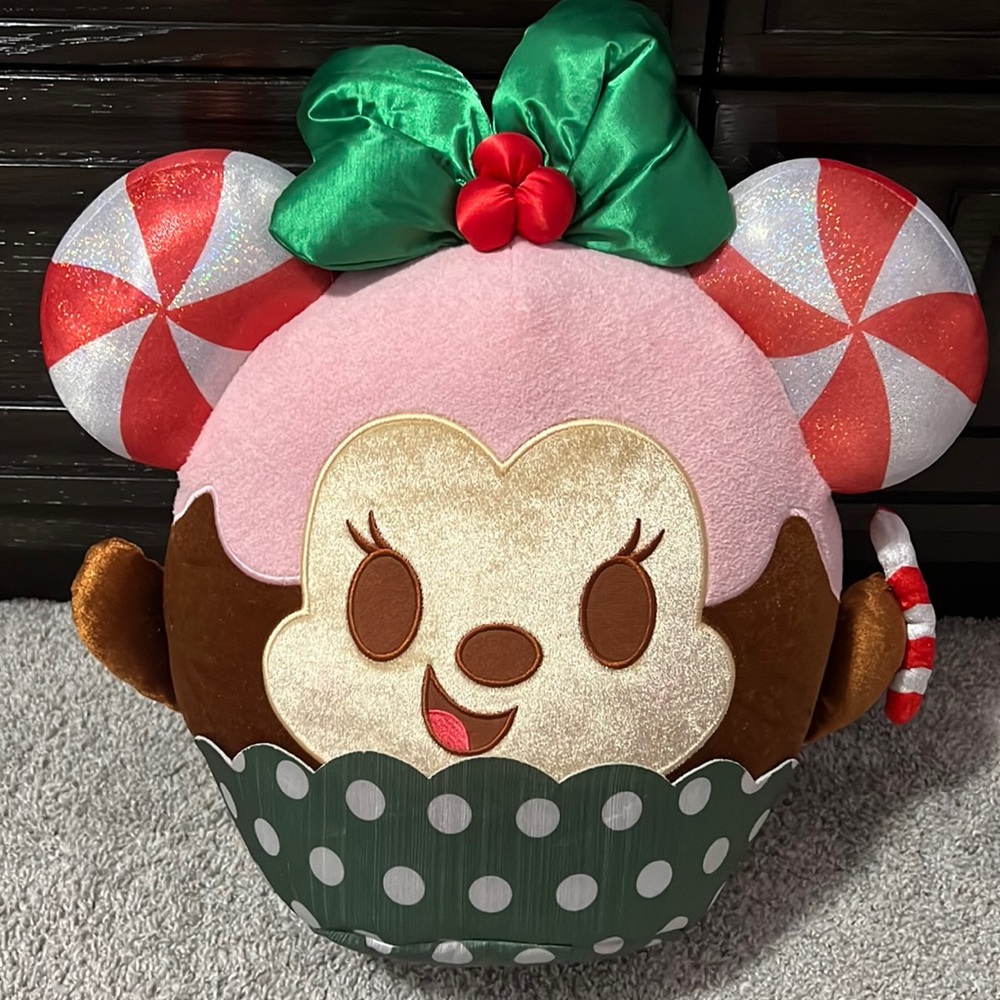 Disney Minnie Candy Cane Crush Cupcake Munchlings  Holiday Plush